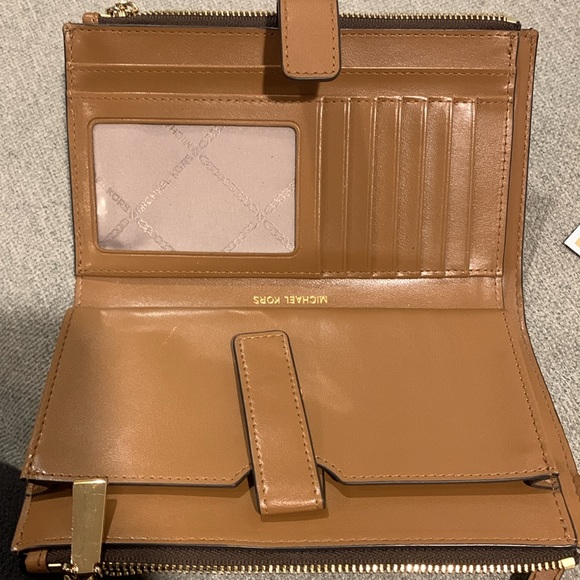 Michael Kors jet set wristlet NWOT